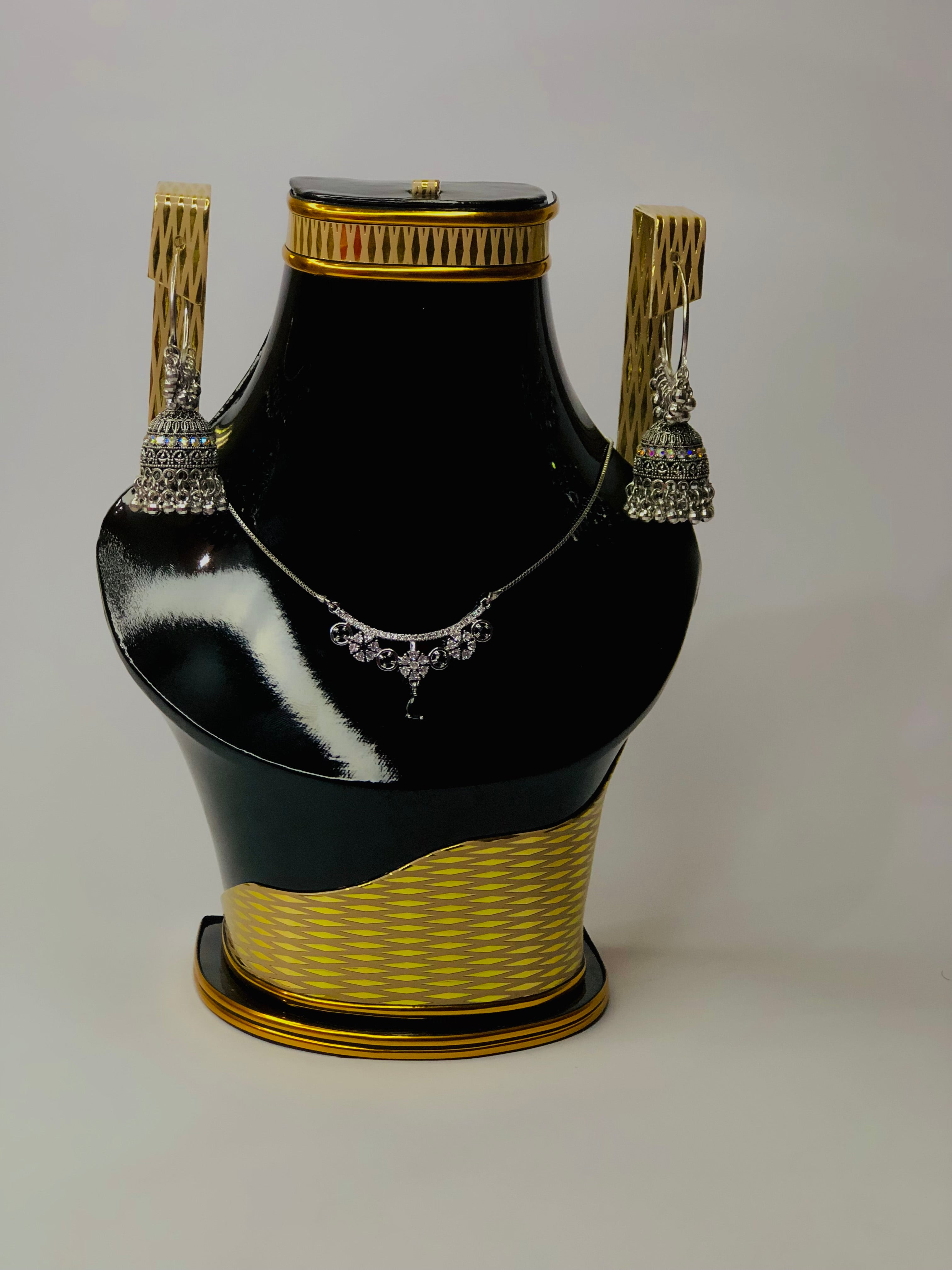 Combo Pendant & Tops Set | Simple and Clean Look