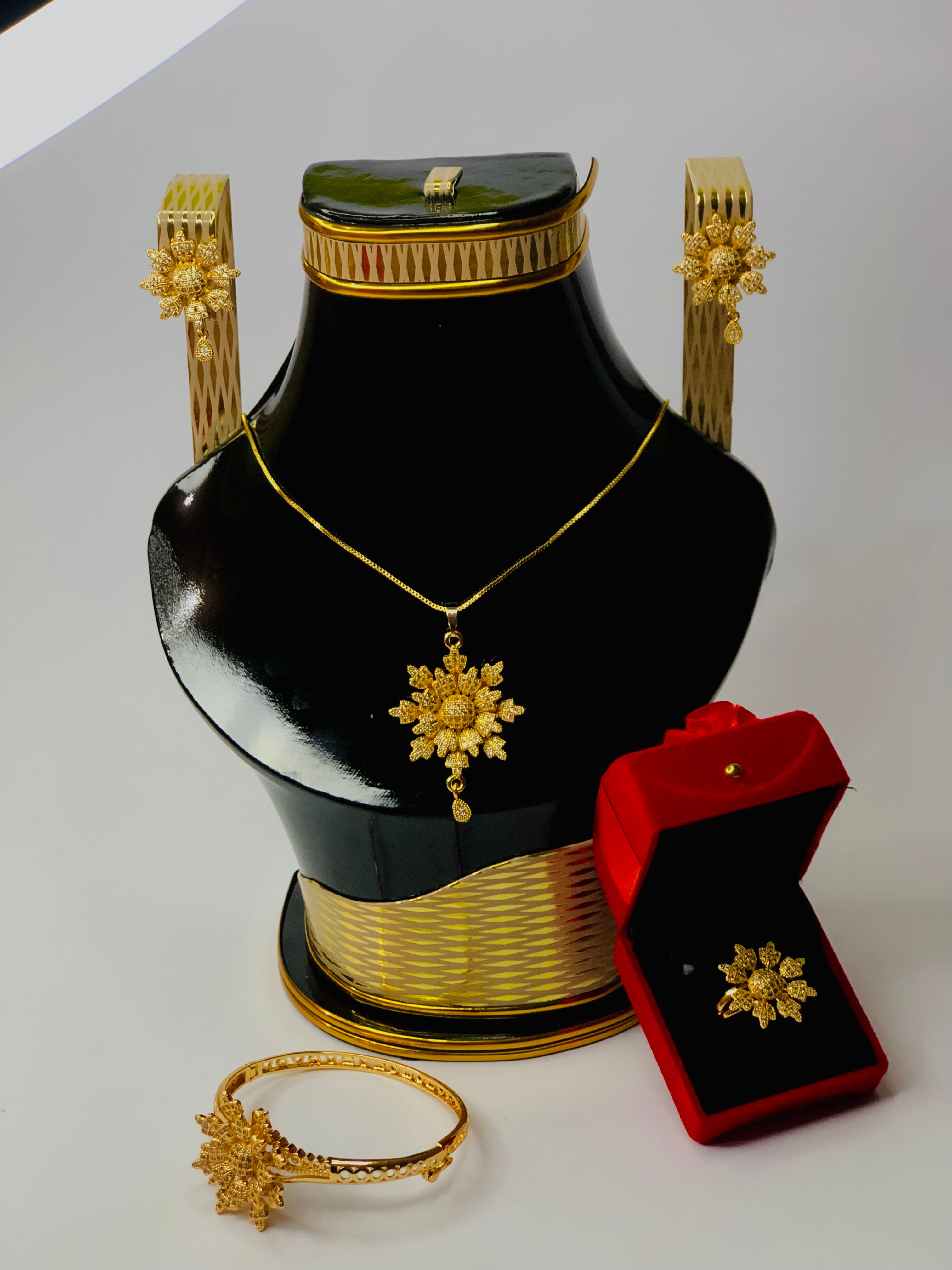 Luxury Jewelry Set | Simple and Clean Look