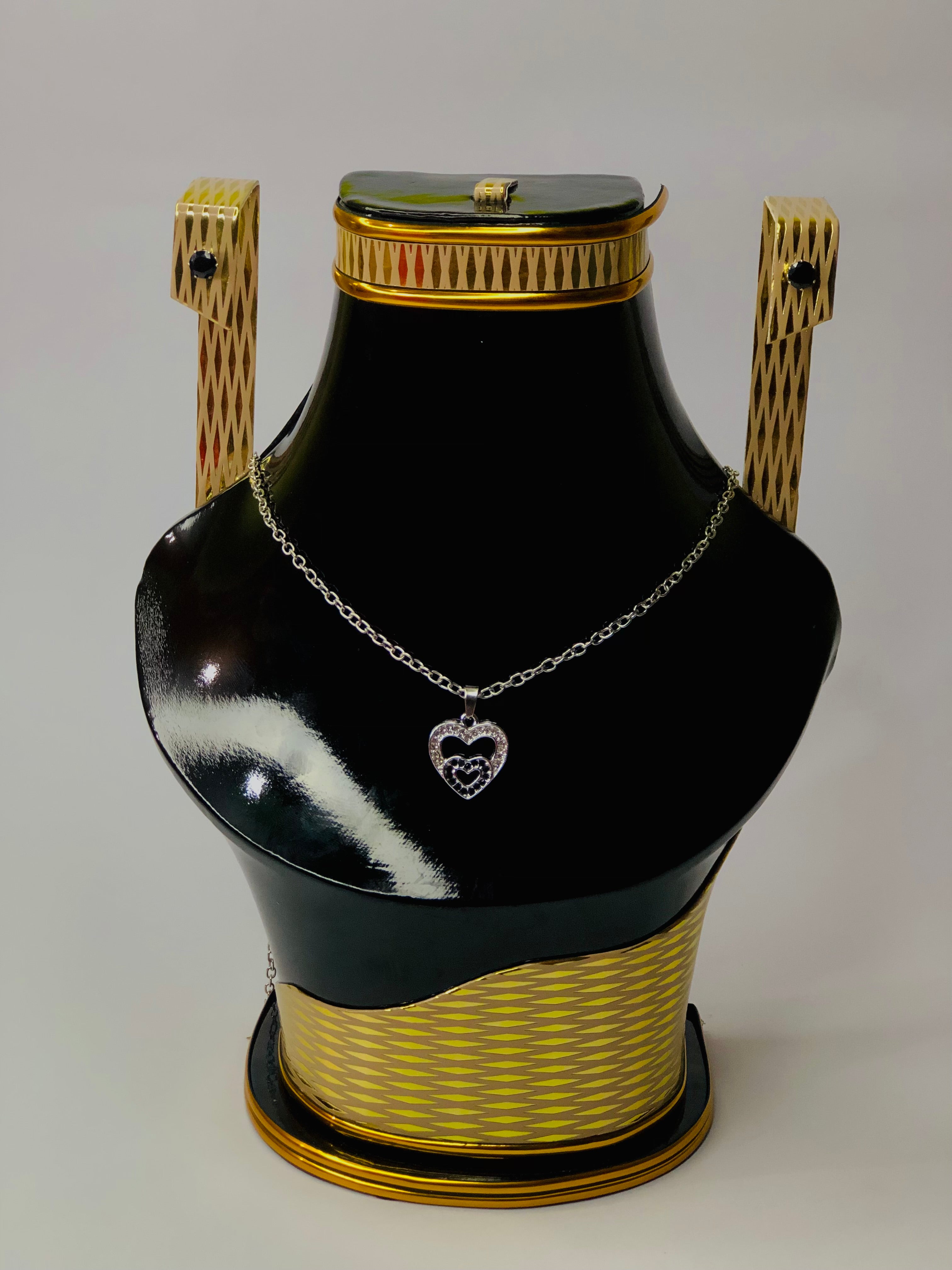 Heart Pendant & Tops Set | Simple and Clean Look