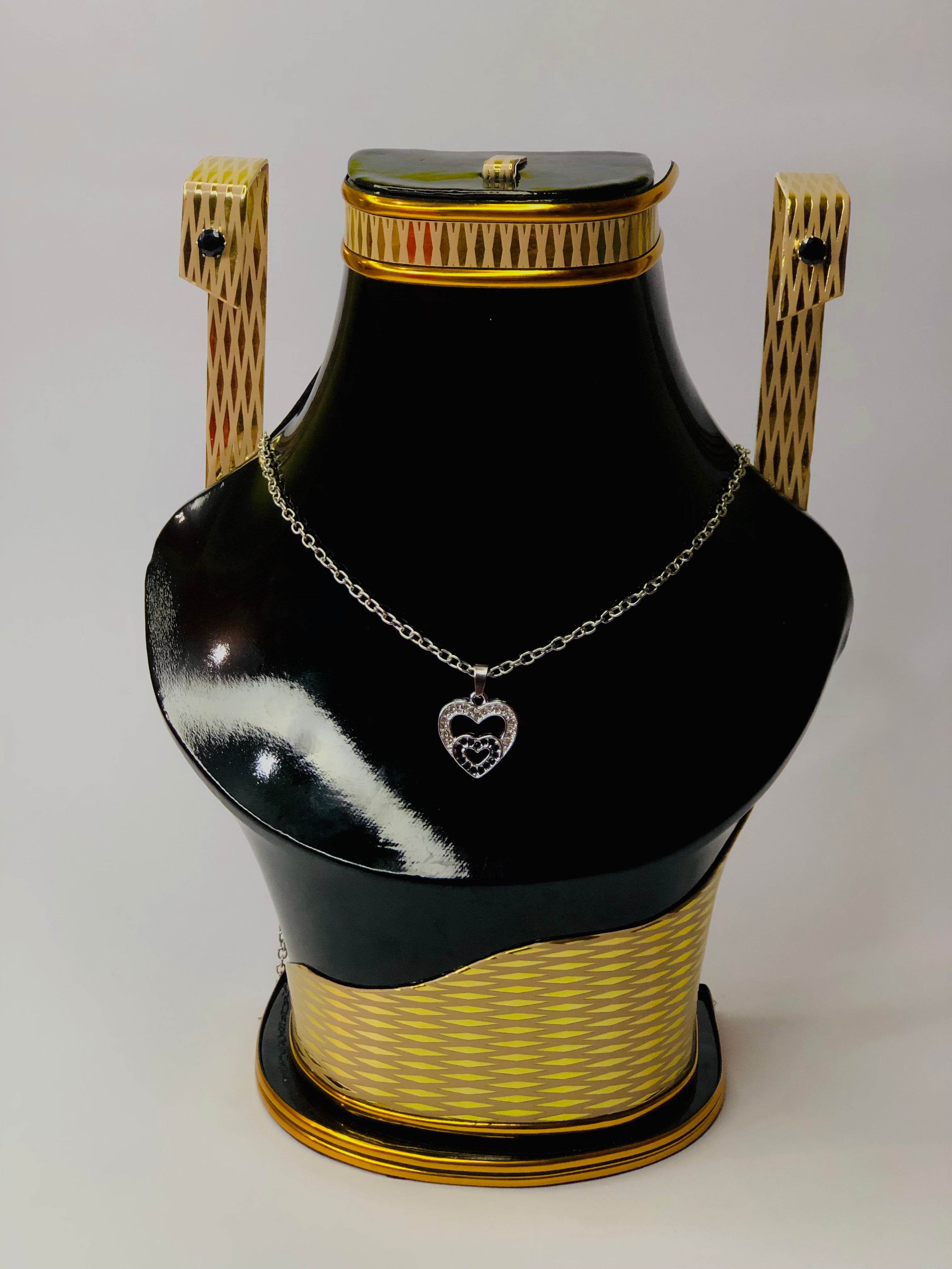 Heart Pendant & Tops Set | Simple and Clean Look